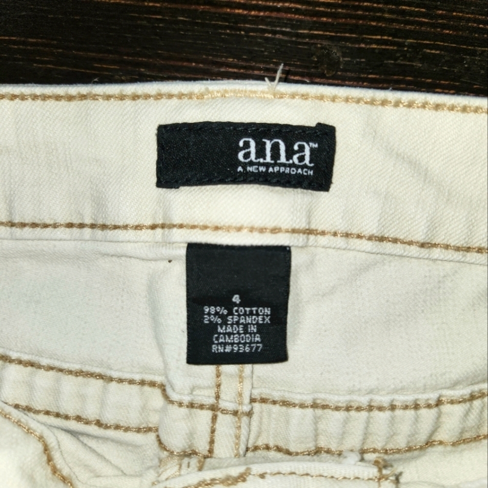 Womens Creme Colored Jean Shorts - Picture 3 of 3